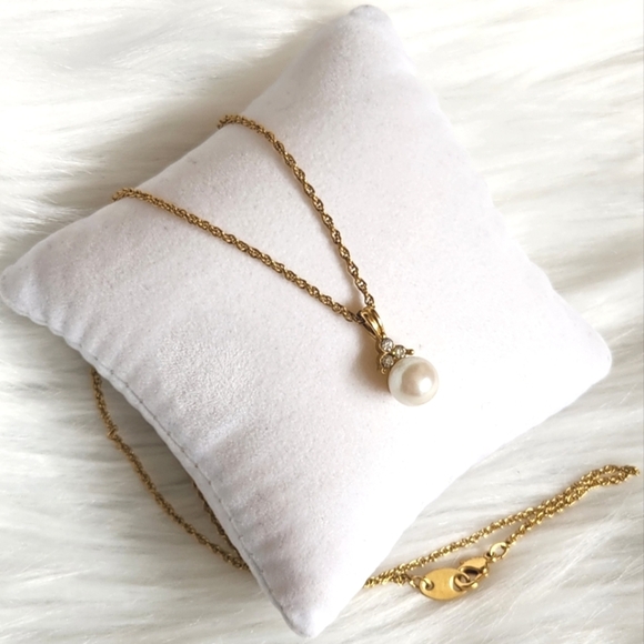 Vintage 1999 Avon Creme Pearl Pendant  Goldtone Necklace - Picture 3 of 6